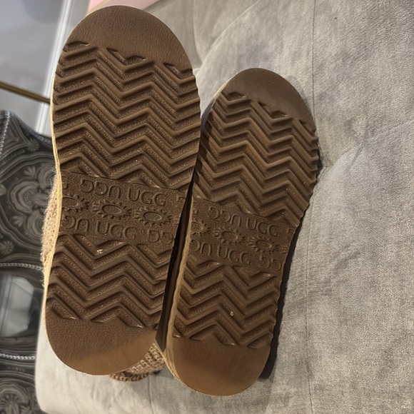 Ugg Tan Knit Boots with brown buttons ~can be worn with fold over or high on leg - Picture 4 of 5